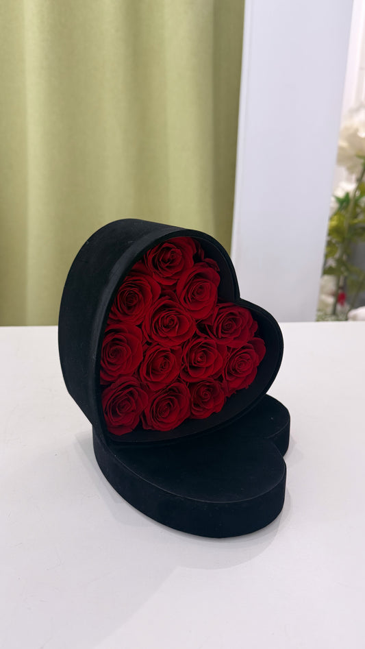 Boite en coeur velours 12 Roses eternelle